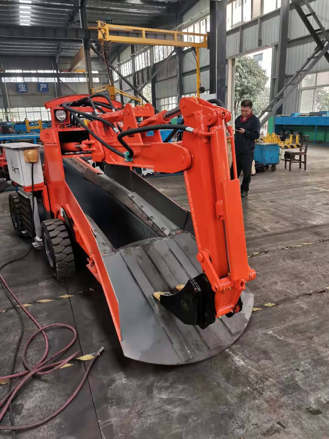 哪些環(huán)境適合使用扒渣機(jī)呢？所有的扒渣機(jī)都需要礦安證嗎？